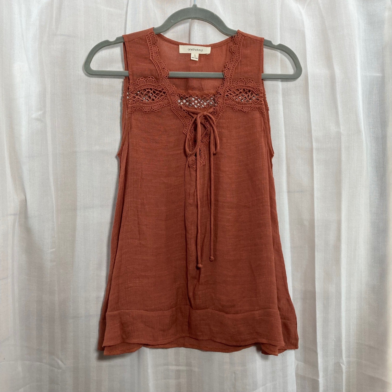 Boho Lace Trim Onetheland Women’s Burnt Orange Tie Neck Sleeveless Top Size S