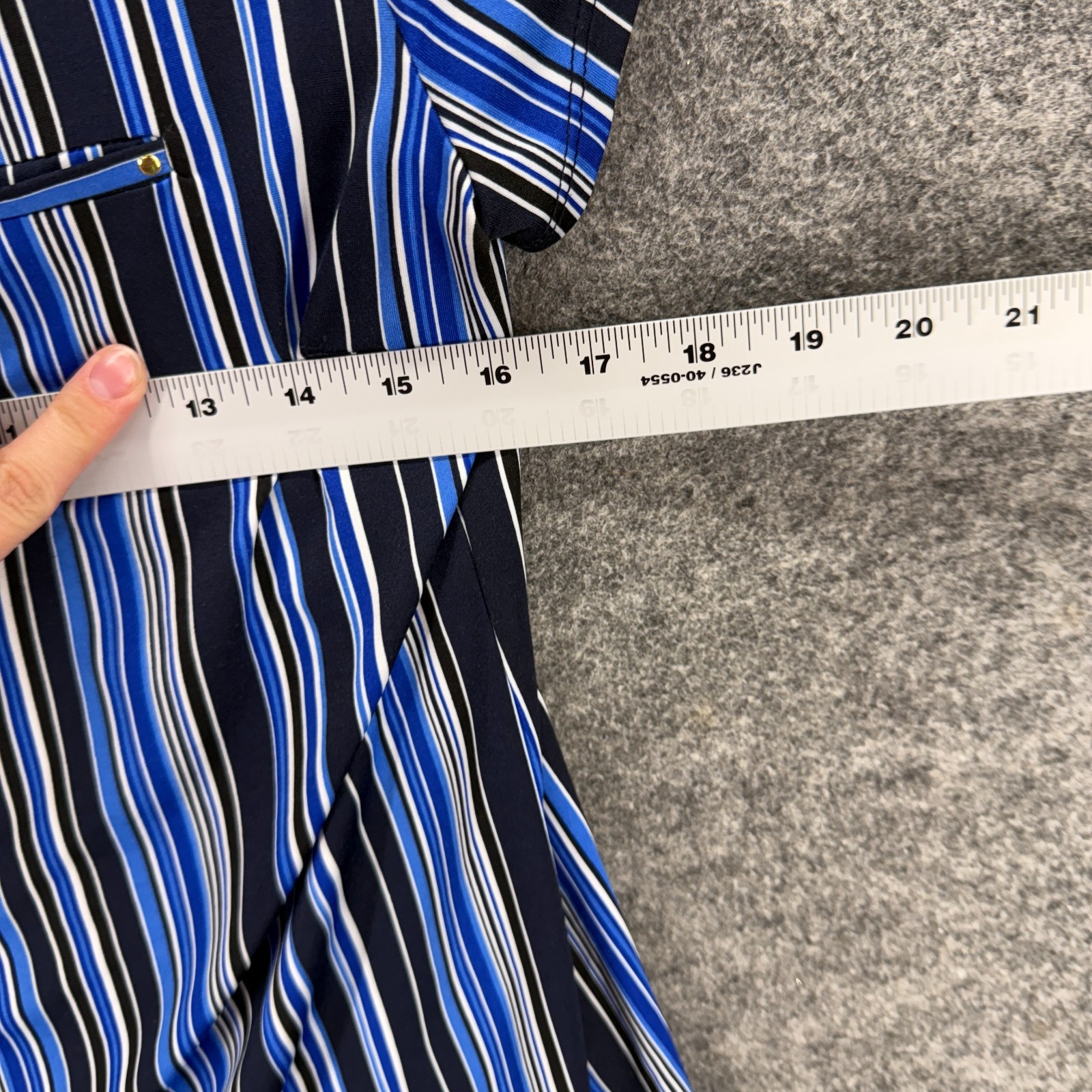 Roz & Ali Blouse Women S Blue Striped V-Neck Zipper Short Sleeve Casual Top
