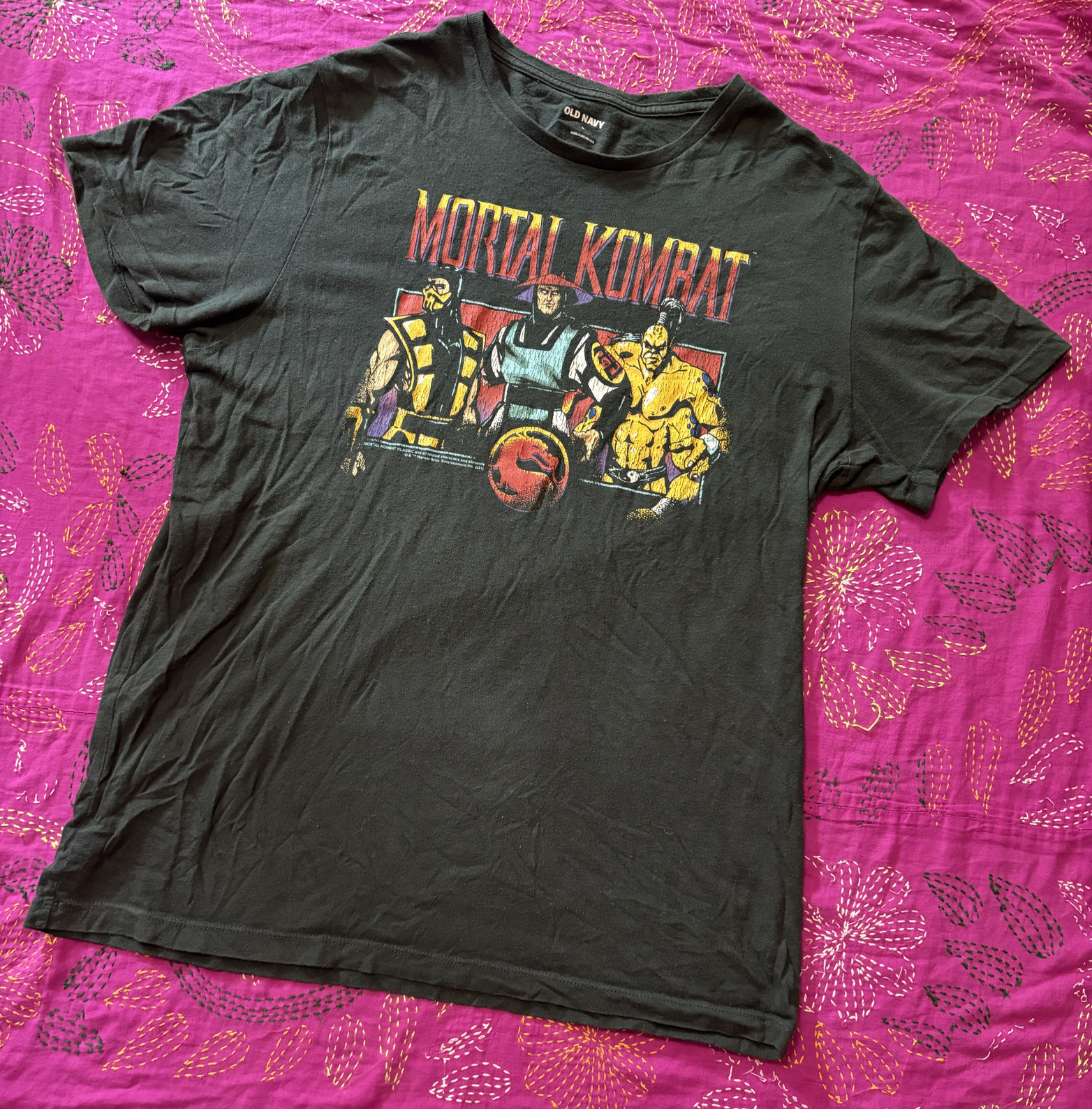 Junior Ladies Mortal Combat Forest Green Graphic Logo T-shirt. Size Medium