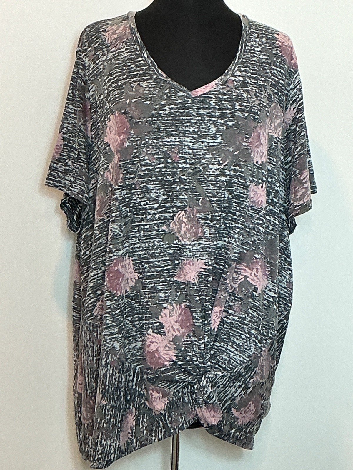 Maurices 24/7 Plus Size 4XL Distressed Multicolor Floral Top W/Gathered Up Waist