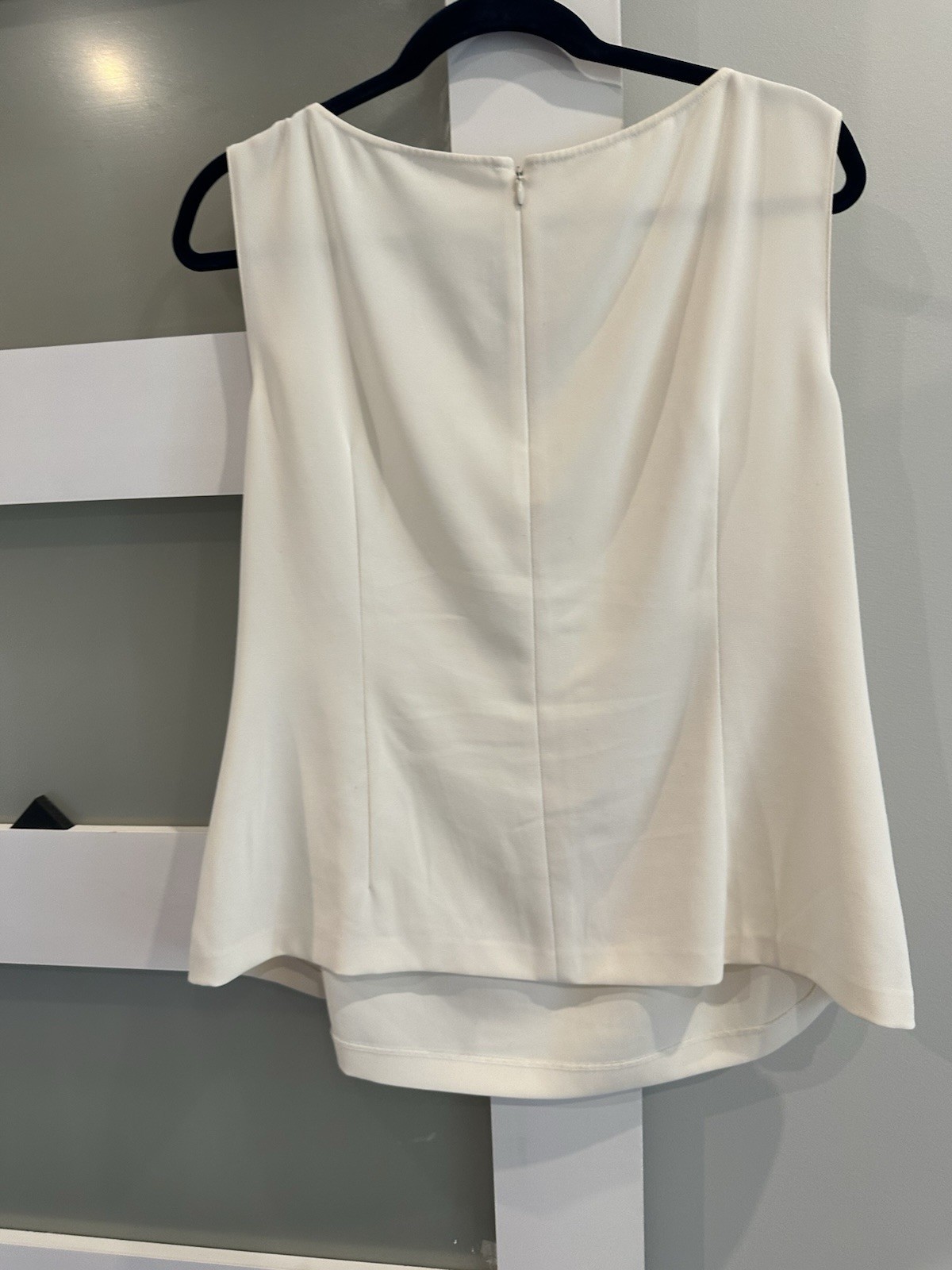 St. John Women’s Ivory Blouse Women’s XL Sleeveless and Elegant Tank Top