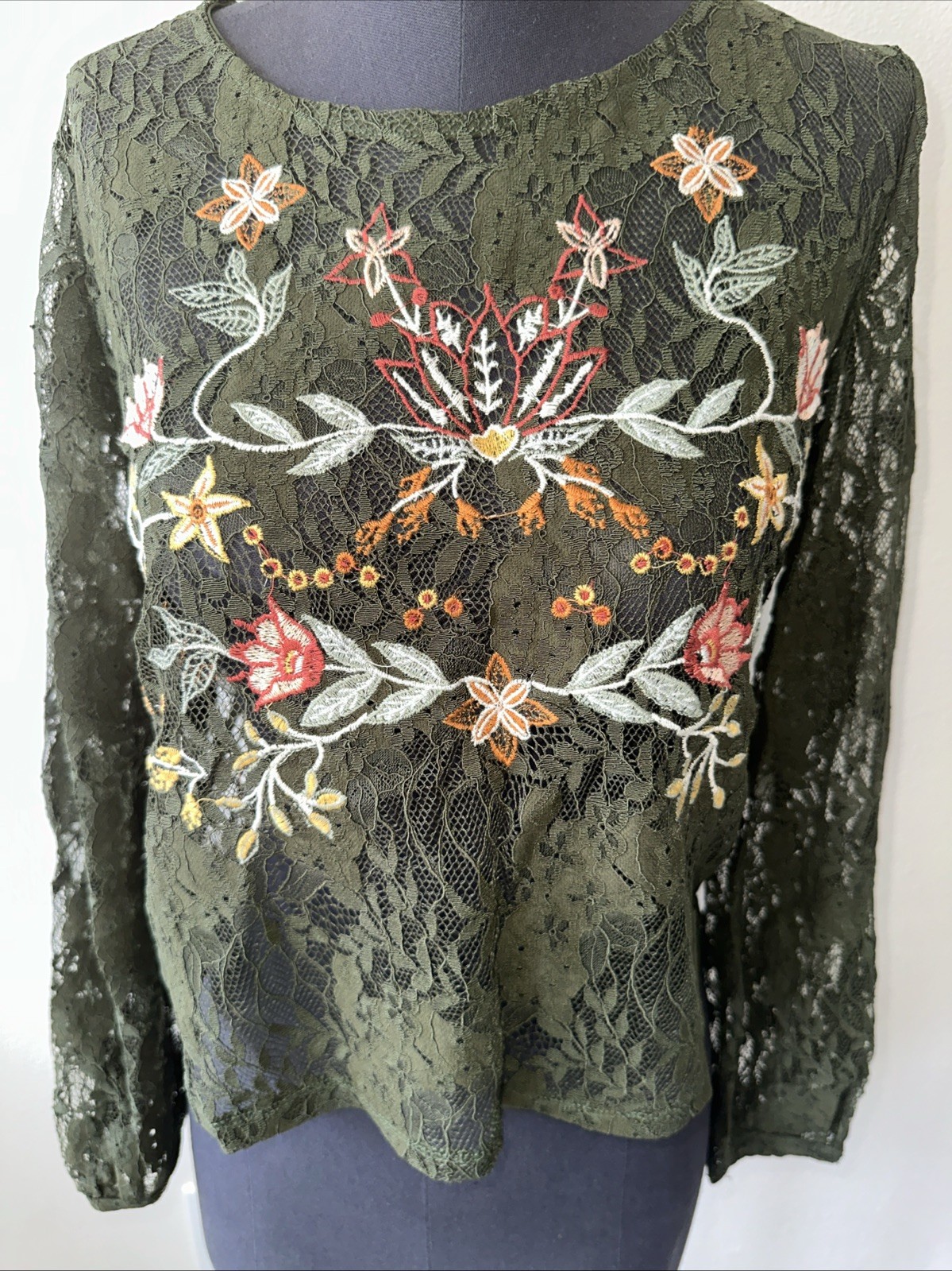 Coco + Jaimeson Forest Green Lace Top Size L Lo G Sleeve
