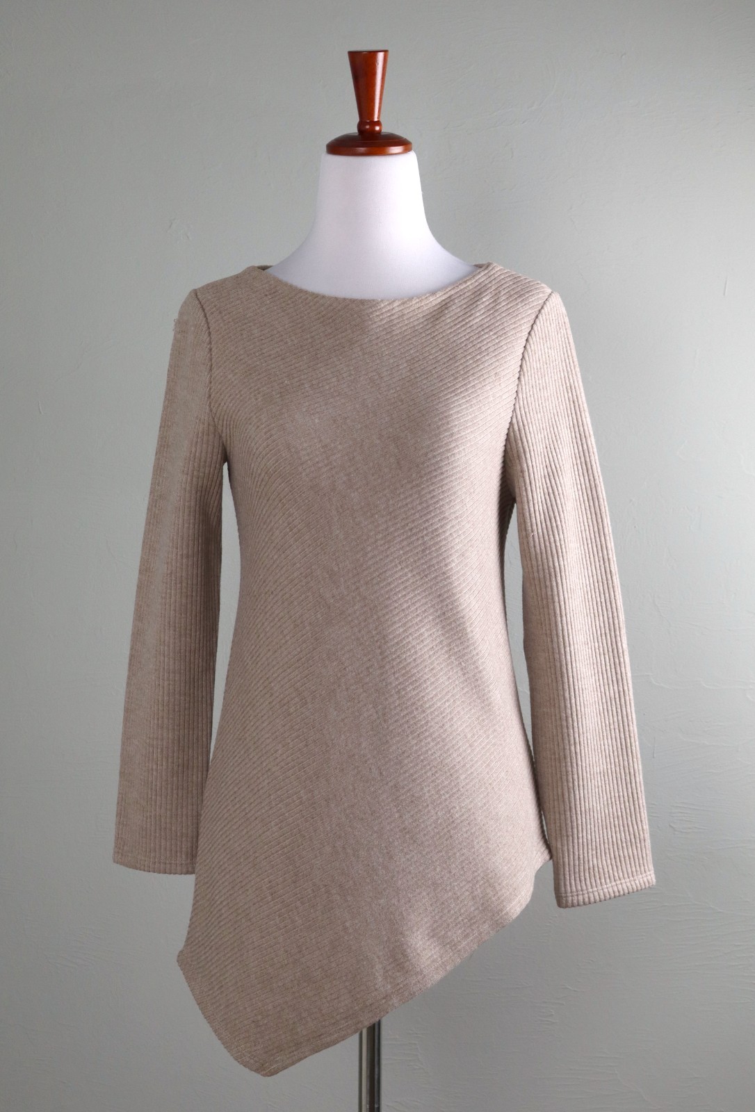 GOELIA NWT $109 Melange Beige Soft Ribbed Asymmetric Top Size Small / US 4