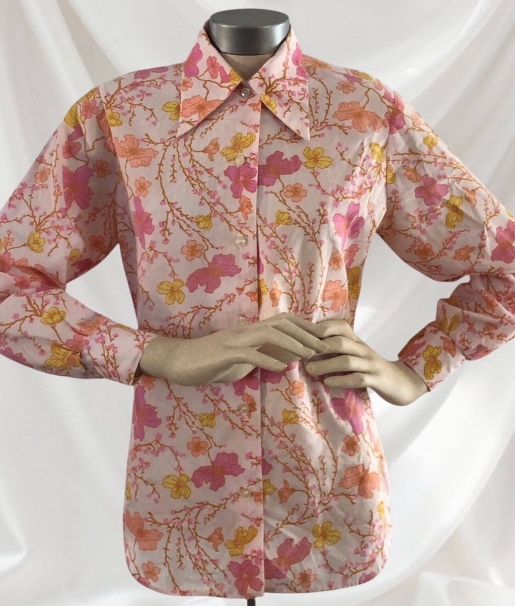 Vtg 70s Pink Floral Blouse Fashion At It’s Finest USA Permanent Press USA M-L