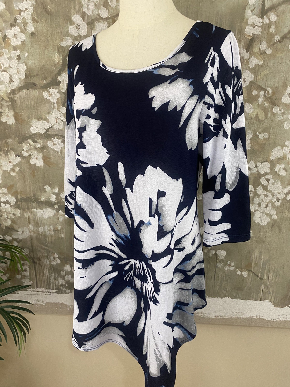 CLARA SUN WOO Navy Blue White Asymmetrical Hem Back Neck Dtl A-Line Top S EUC