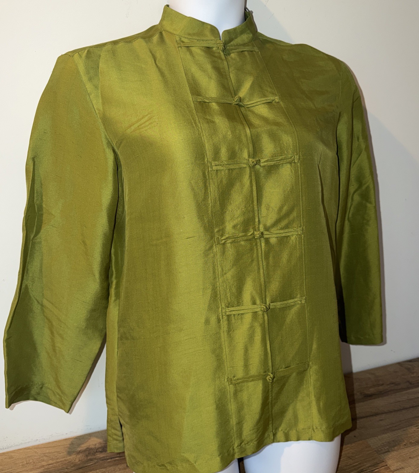 VTG Clio 100% Silk M Blouse Asian Inspired Mandarin Collar Green Excellent