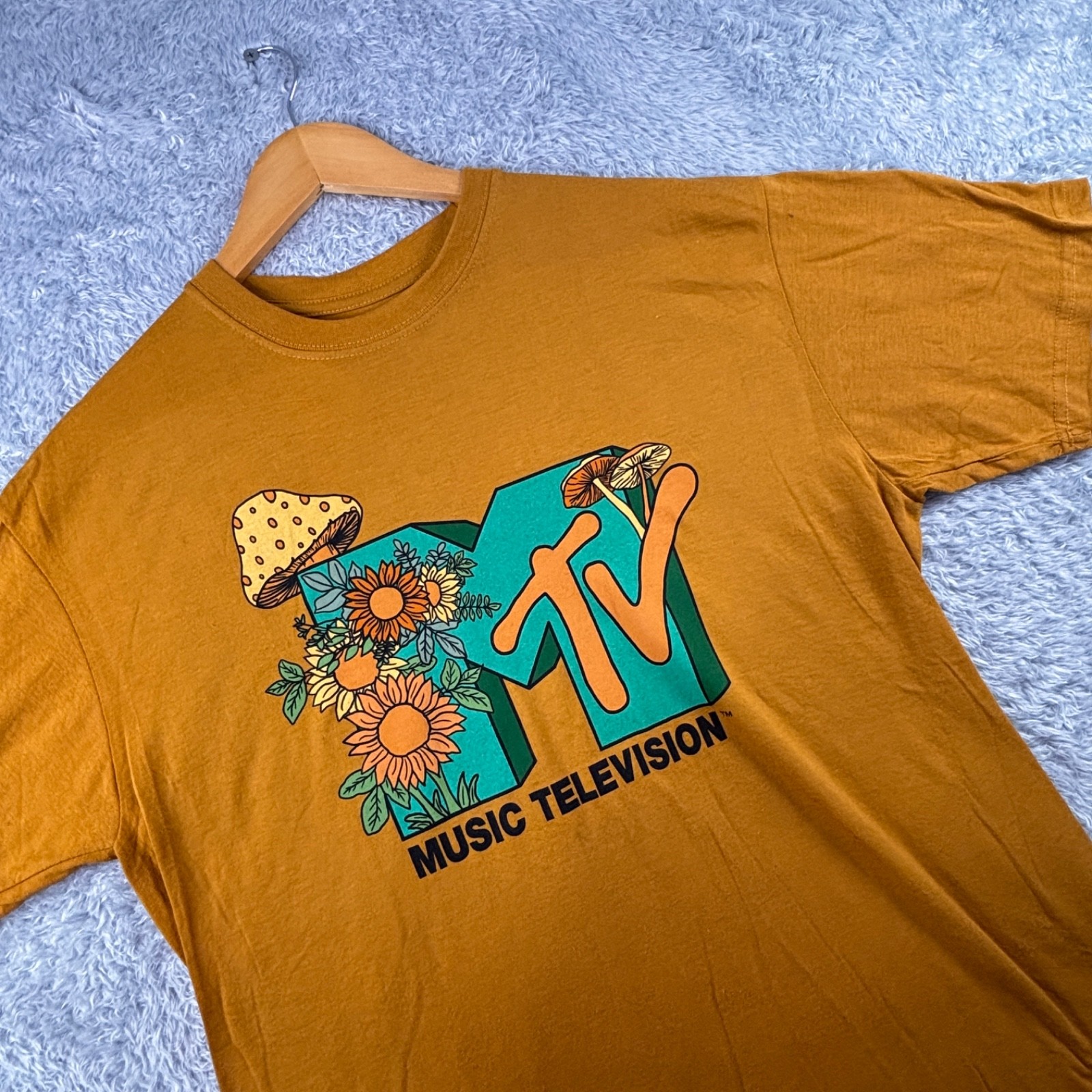 MTV Music Television Gold L T-Shirt Mushroom Sunflower Psychedelic Retro NWOT