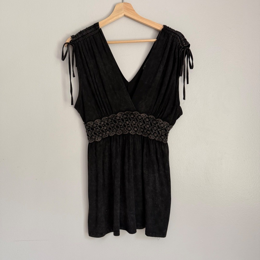 POL 2000s Black Mineral Wash Crochet Lace Empire Waist Boho Babydoll Top L
