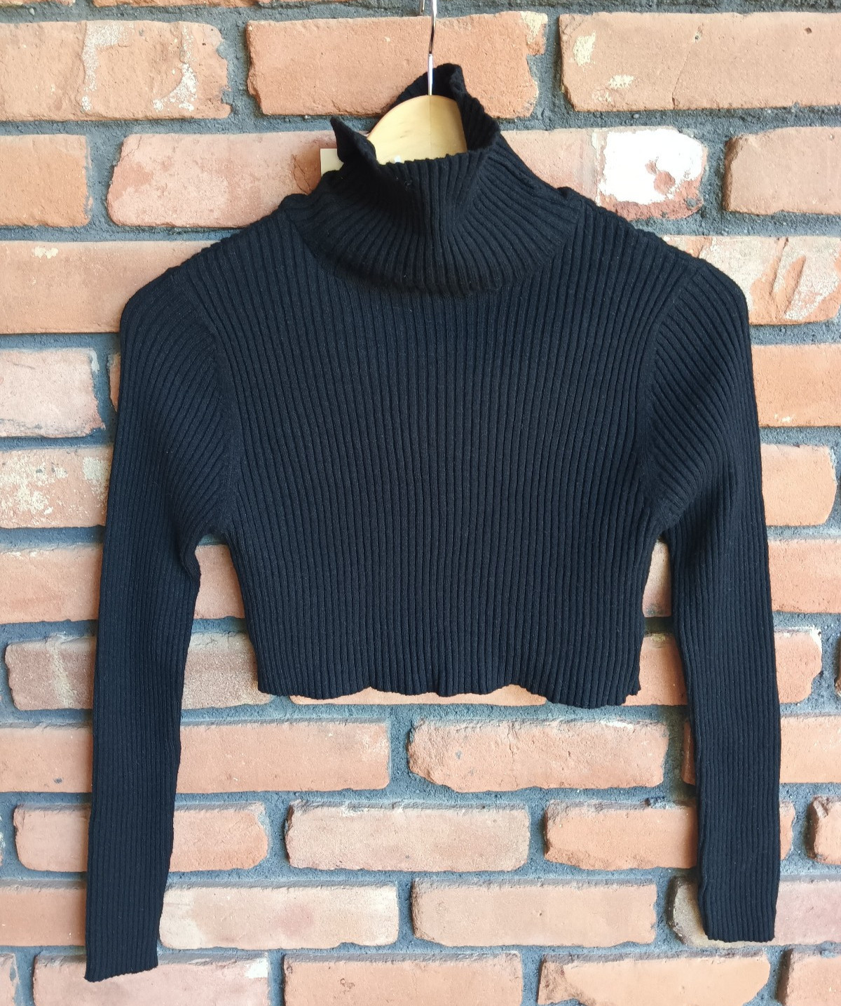 “Stitchdrop” XS Black Cropped Long Sleeved Ribbed Turtleneck Top. NWT, reparied