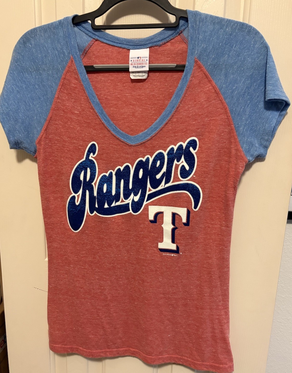 Genuine Merchandise 5th & Ocean Rangers Ladies V-Neck MLB Baseball L T-Shirt