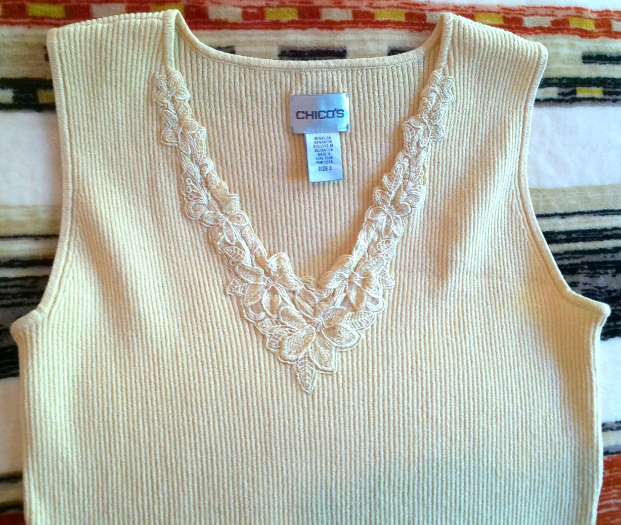 CHICO’S VTG SIZE 0 PULLOVER SLVLESS LACE TRIM ACCENT RIBBED HONG KONG MAIZE COLO