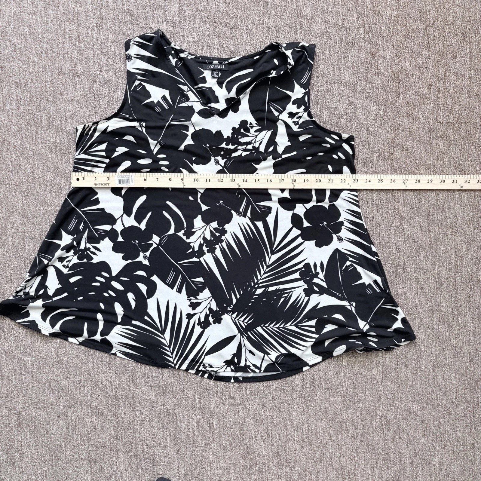Roz & Ali Women Plus 1X Tunic Blouse Black White Floral Tropical Sleeveless Tank