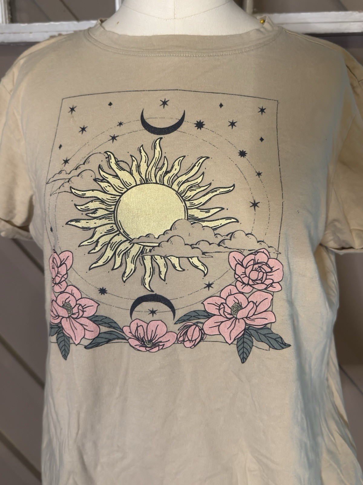 Electric Pink Sun Moon Floral Graphic T-Shirt Women’s Large Beige Boho Celestial