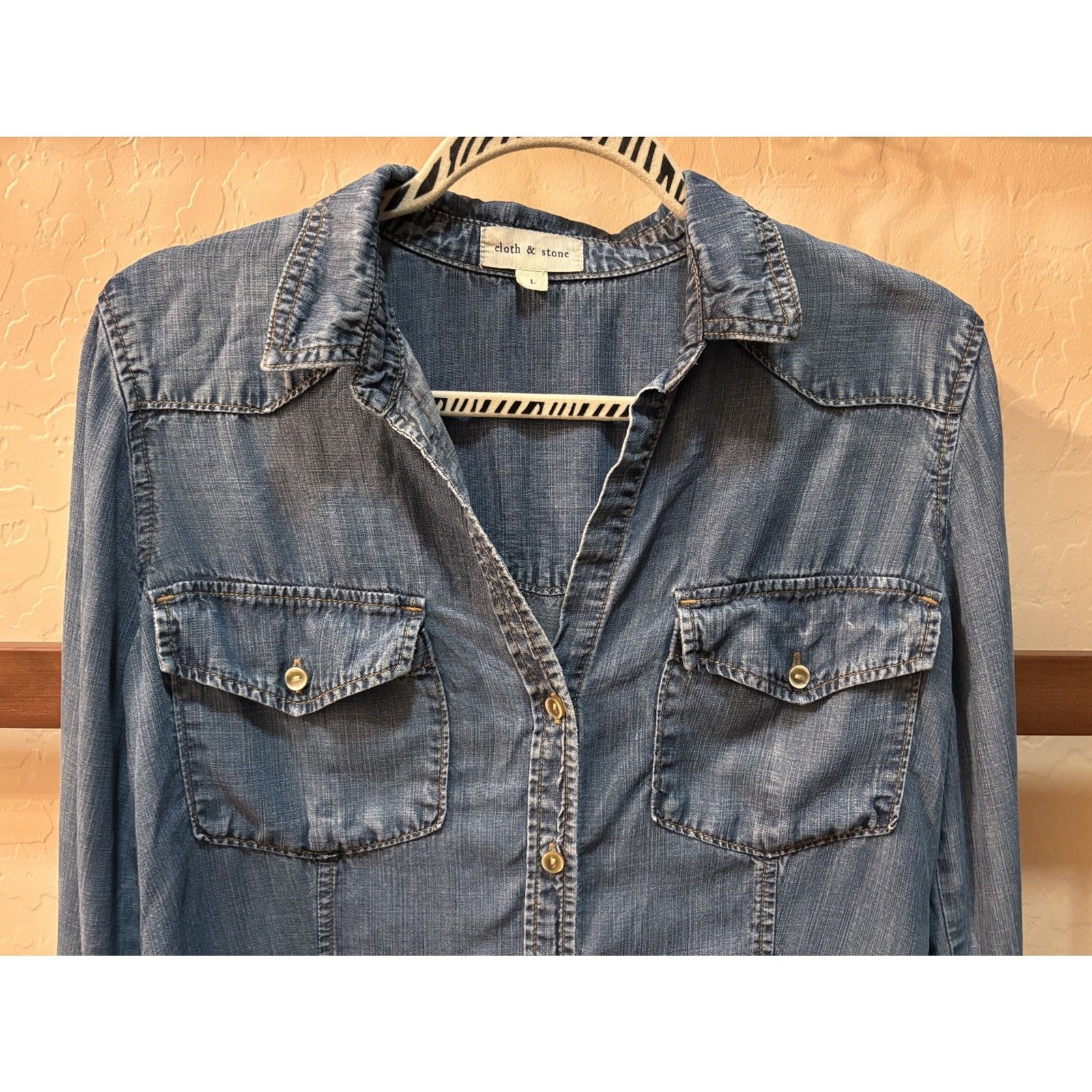 Cloth & Stone Chambray Button Front Shirt Women’s Large 100% Tencel Blue