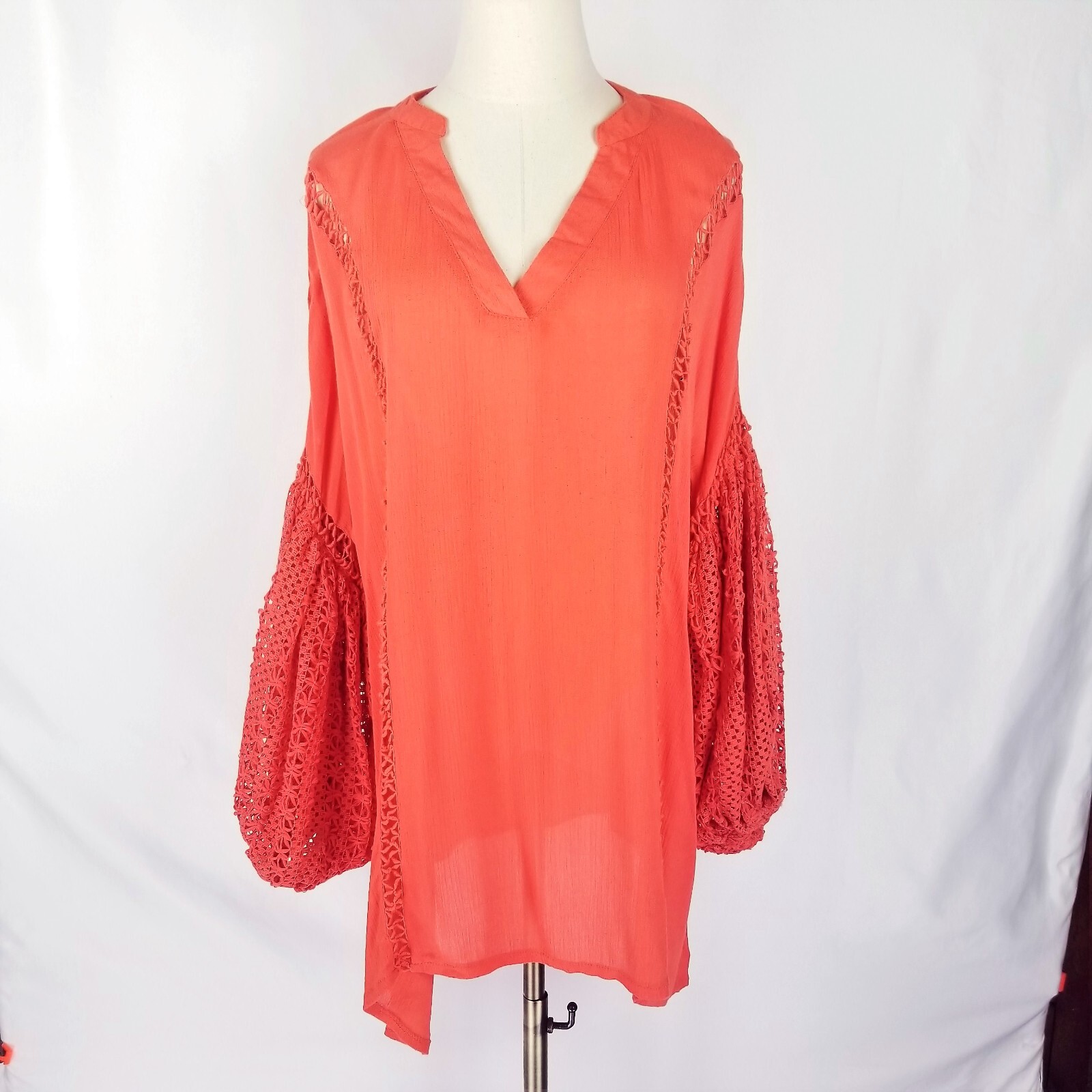 NWT Velzera Tunic Women Size S Coral Crochet Accent V-Neck Balloon Sleeves
