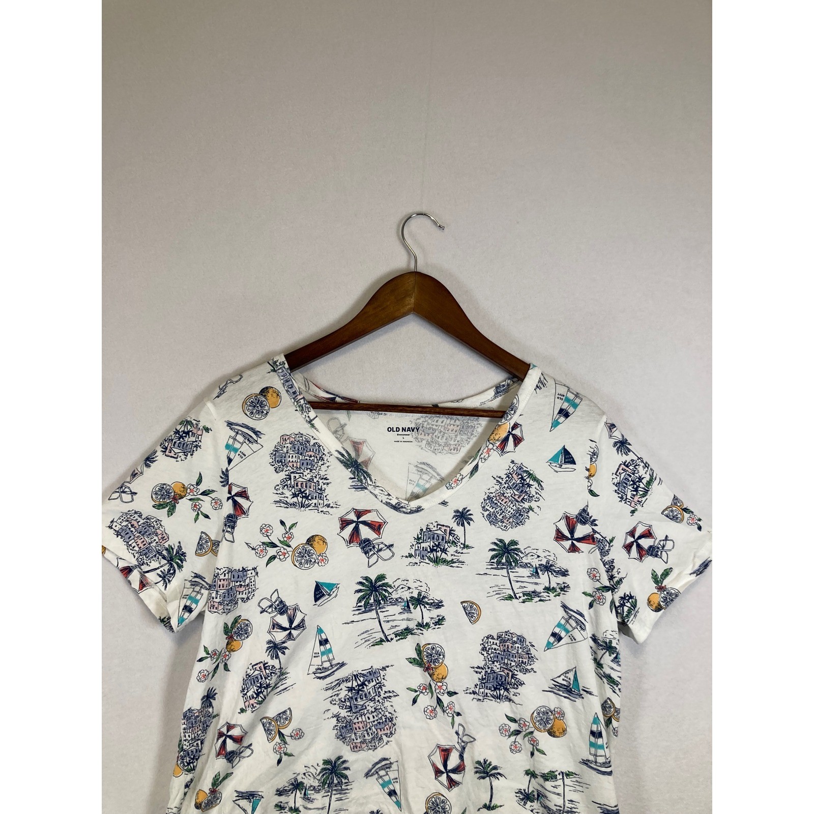 Old Navy Everywear T-Shirt Women Large White Tropical Coastal V-Neck Cotton Tee