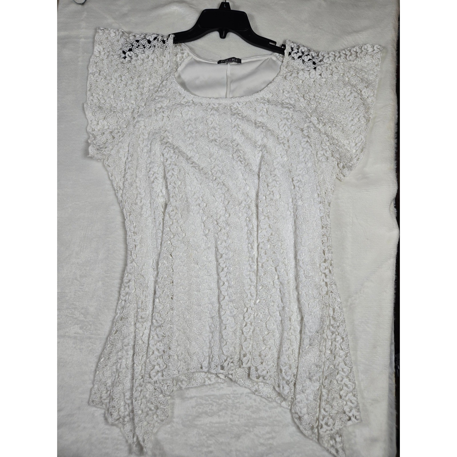 Roz & Ali White Crochet Lace Sharkbite Tunic Top Womens 1X Short Sleeve