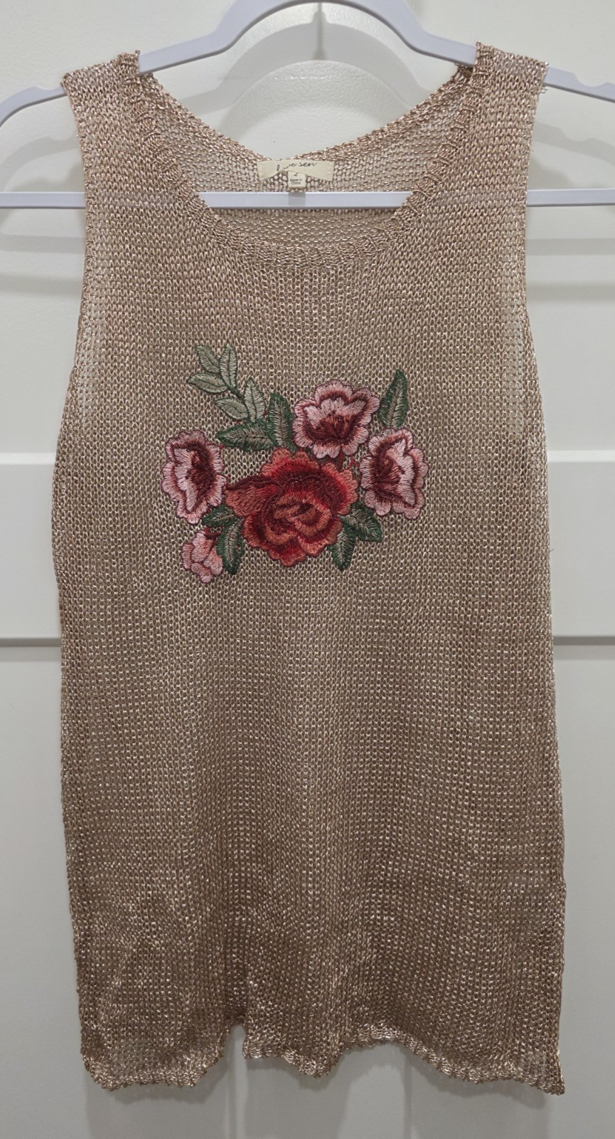 NWT Love Sen Women’s Embroidered Open Knit Sleeveless Tank Rose Applique Large
