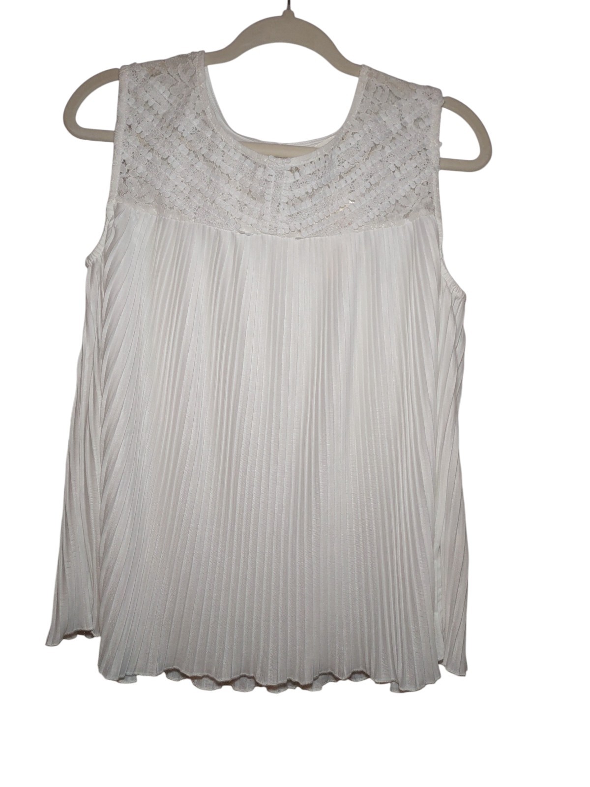 ADIVA Women’s White Lace Sleeveless Pleated Blouse Size: Large