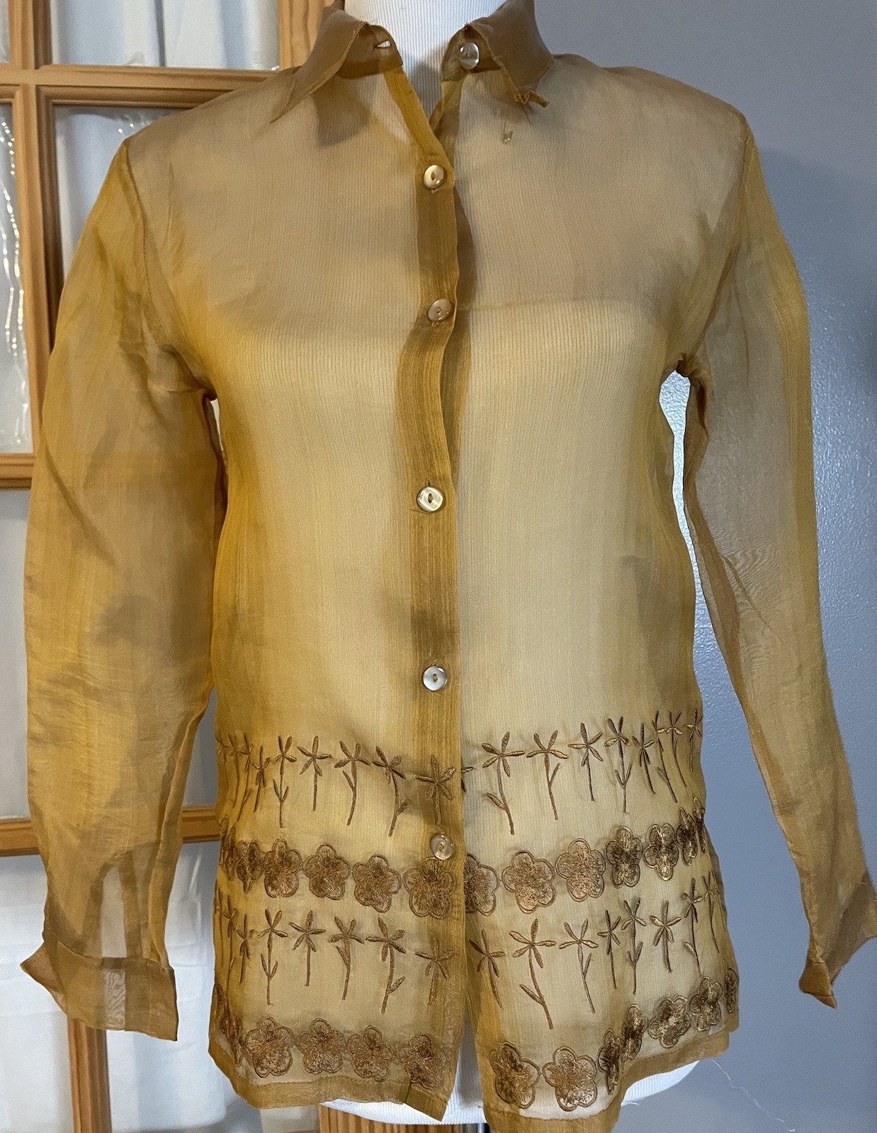 90s Embroidered Flowers Silk Blend Top Women’s Sz 6 Sheer Gold Button Up Party