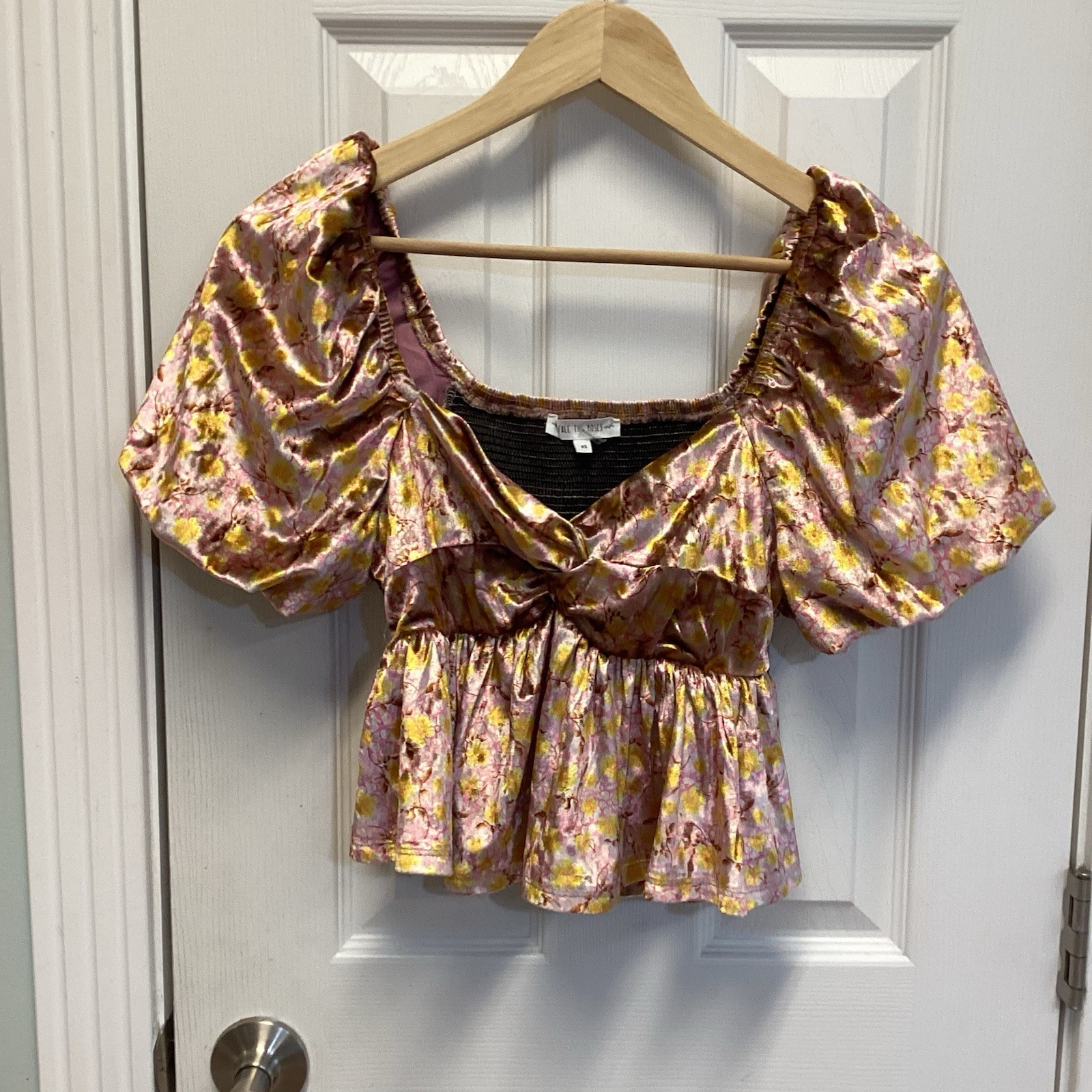 Free The Roses SZ XS Women’s Floral Velvet Twisted Baby Doll Top Peplum