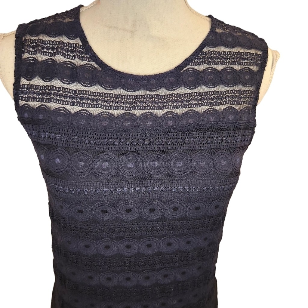 Ann Taylor Navy Blue Lined Lace Sleeveless Shell Top SZ: M versatile Layering