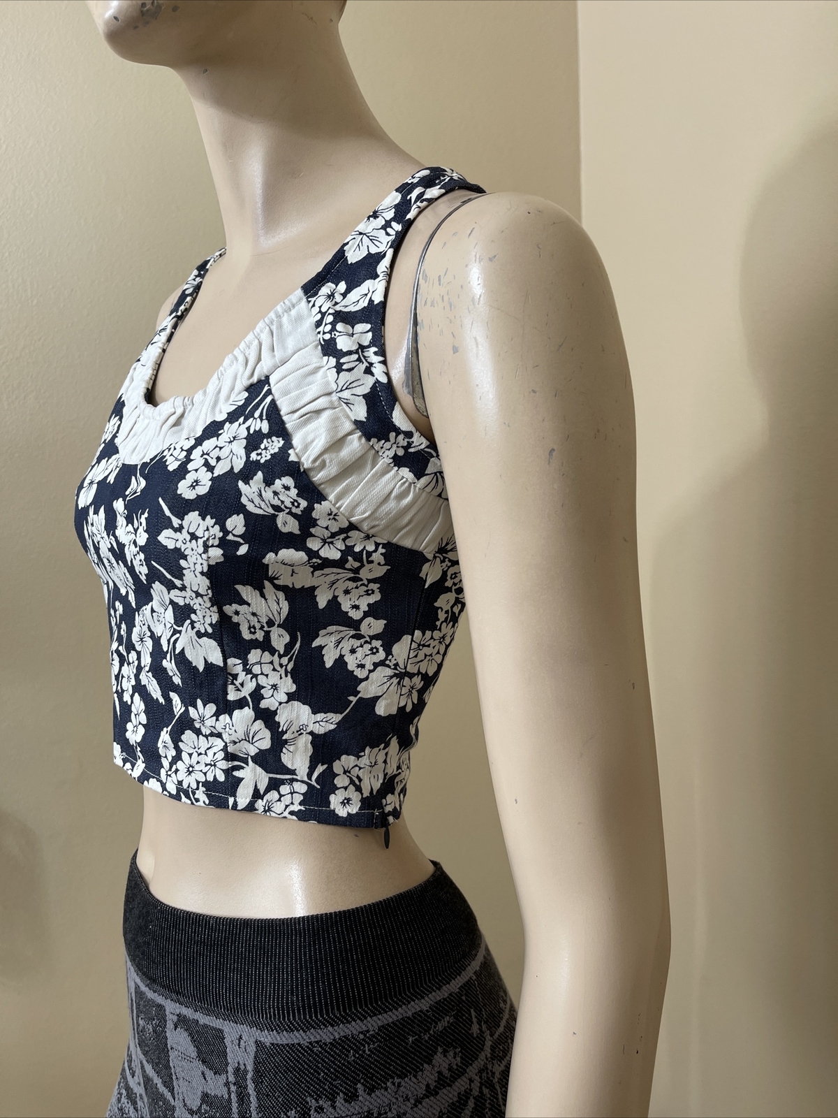 Women’s Blue Floral Denim Casual Summer Short Pleated Zipper Size M Blouse Top
