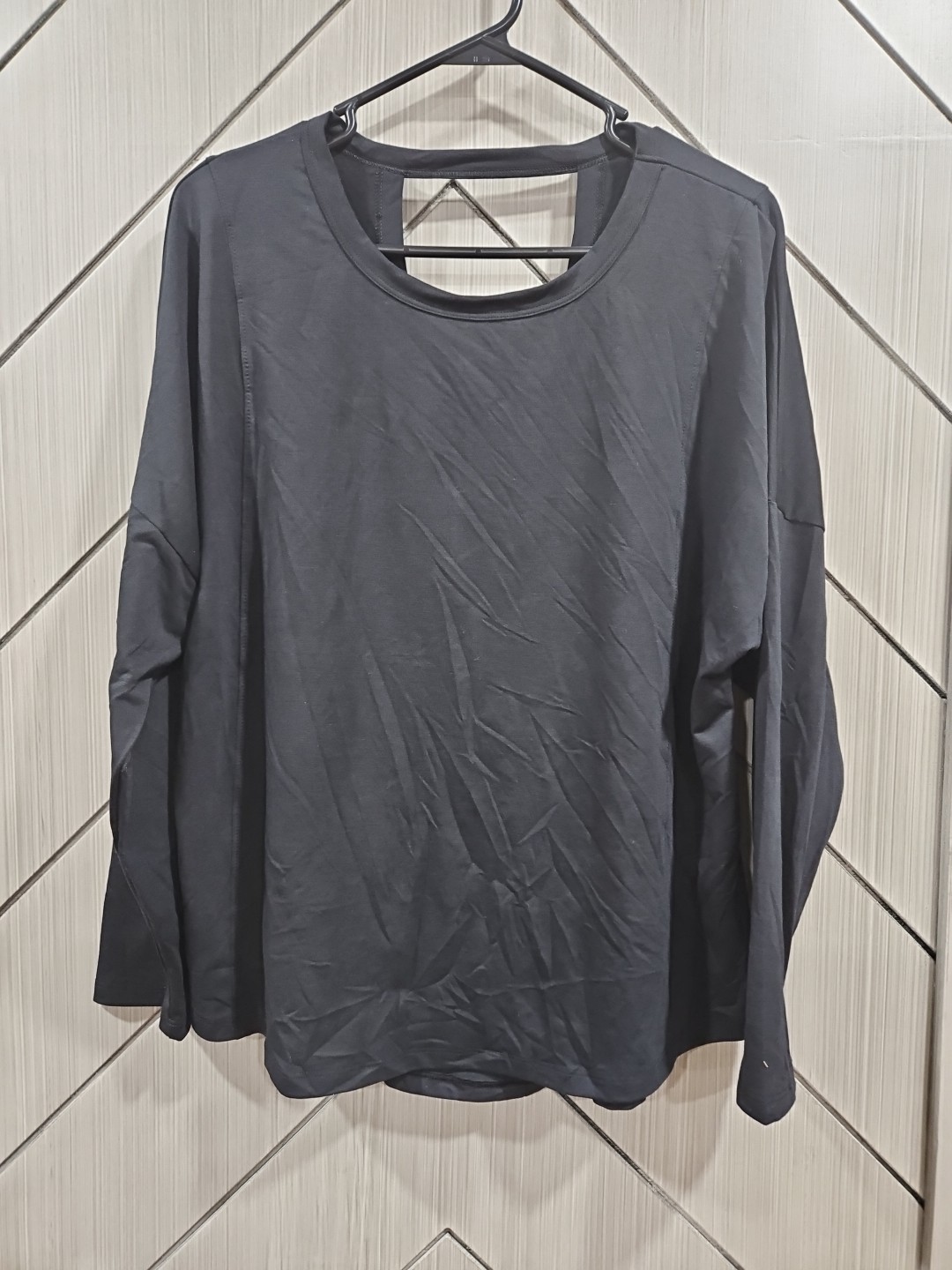 Women’s Below the Hip Length Long Sleeve Top – All In Motion Black Large