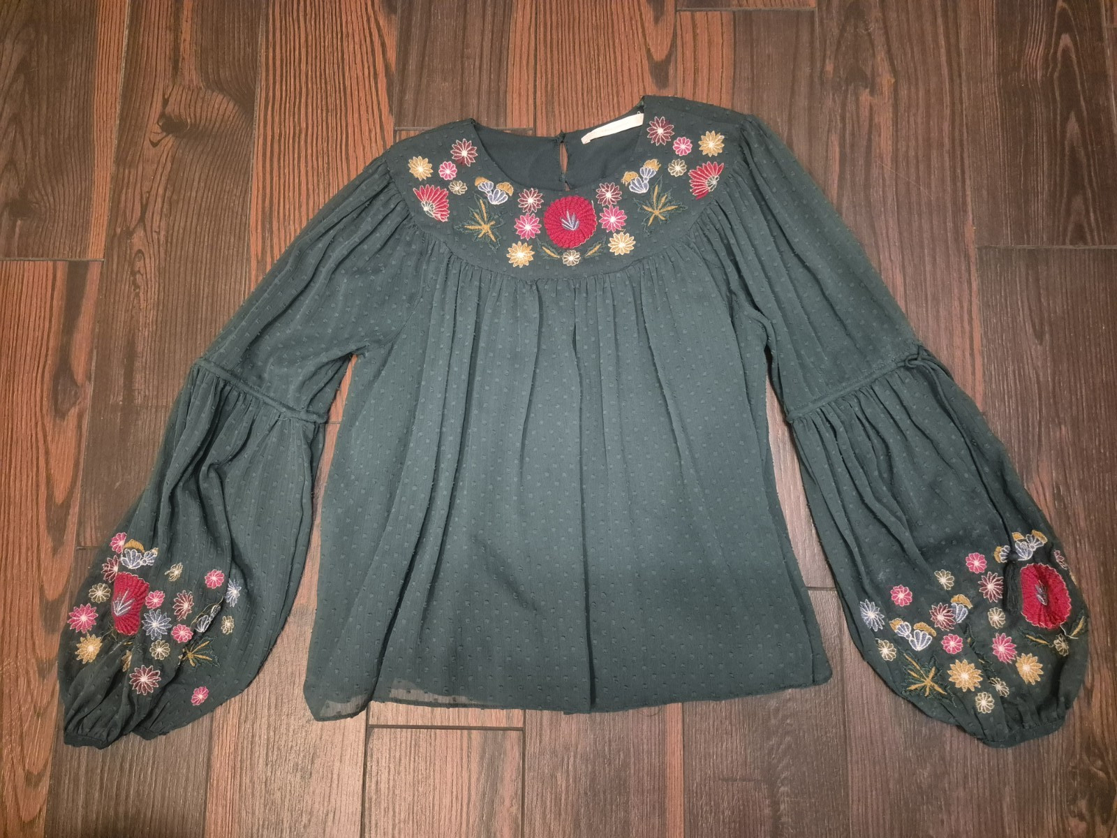 ZARA Trafaluc Women’s Embroidered Boho Green Long Sleeve Swiss Dot Top Size M