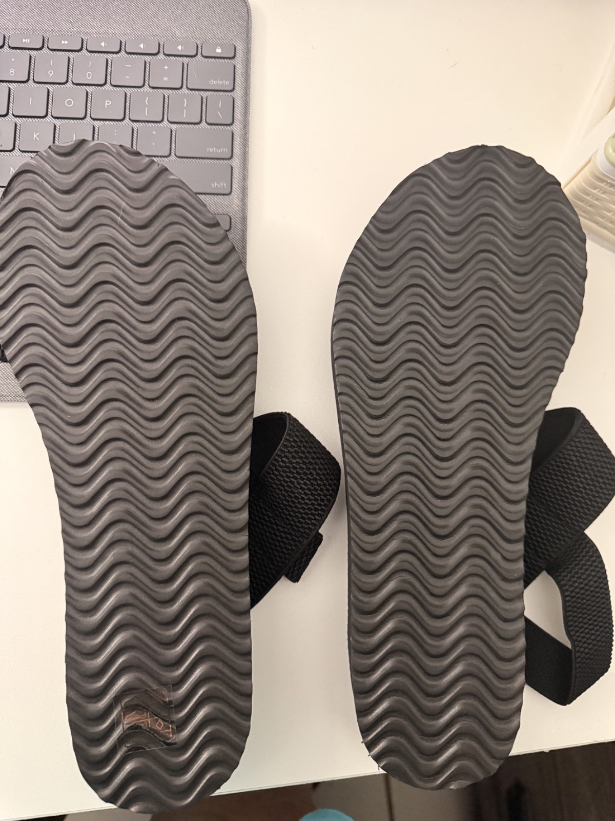 Simple and casual black flat wedge sandals
