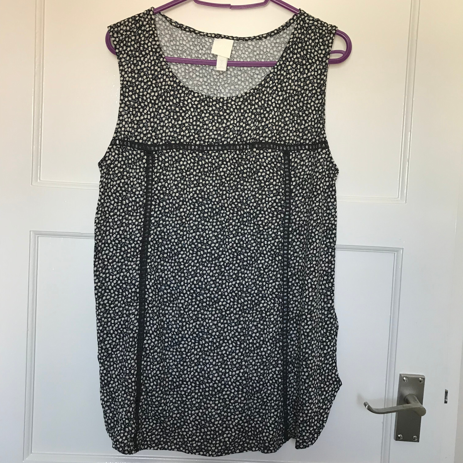 H&M Black Floral Blouse UK 12 Sleeveless Floaty Lightweight Tank Ditsy