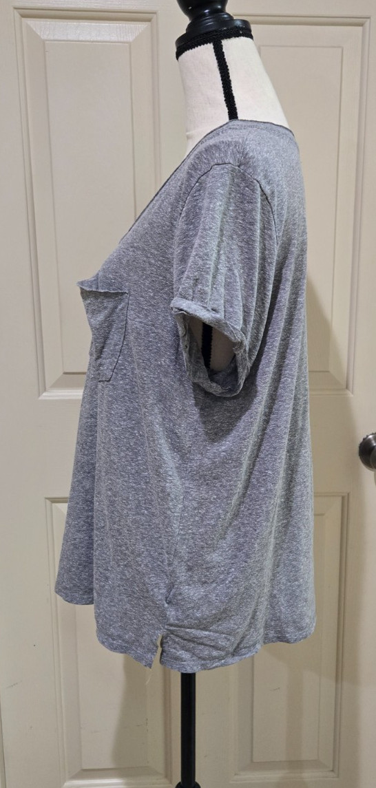 t. La Anthropologie sz XL gray v-neck tshirt