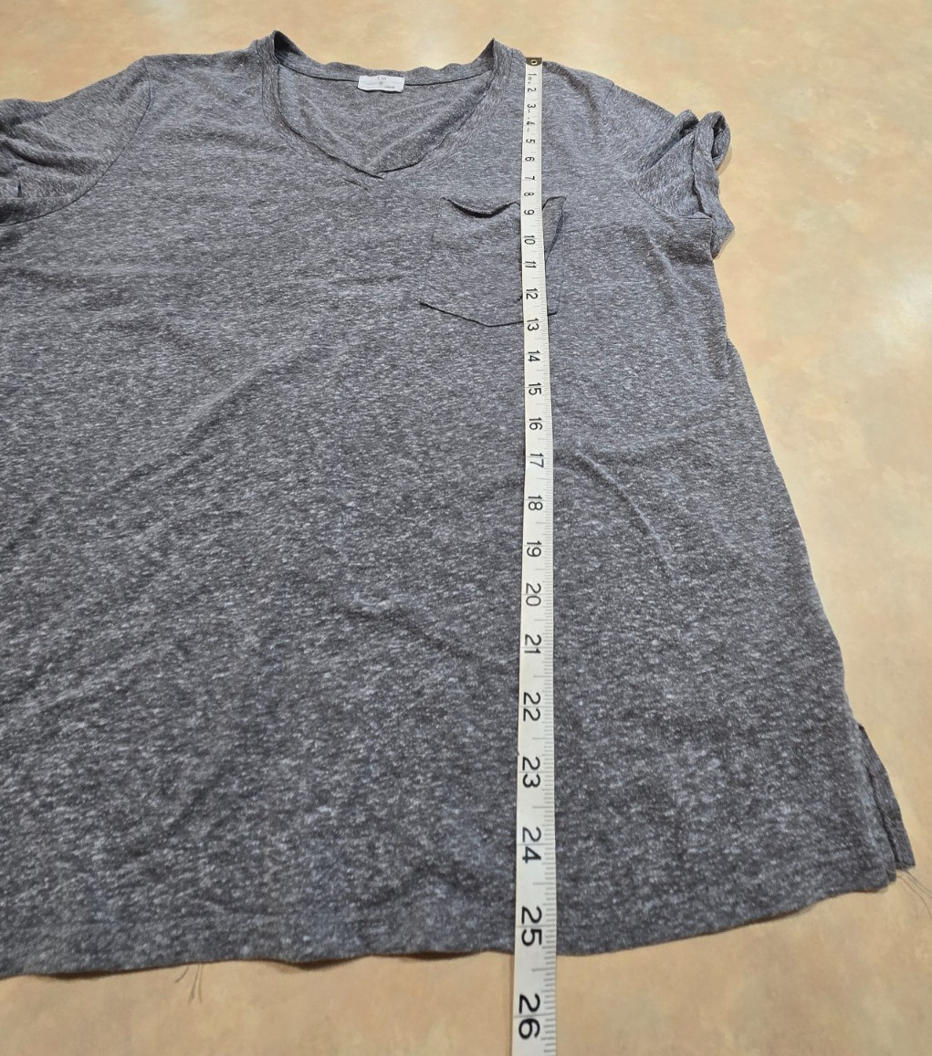 t. La Anthropologie sz XL gray v-neck tshirt