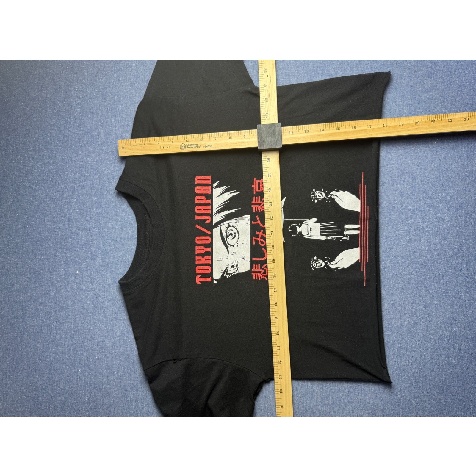 Brisco Brands Tokyo Japan Anime Graphic Tee Black Cropped T-Shirt Large