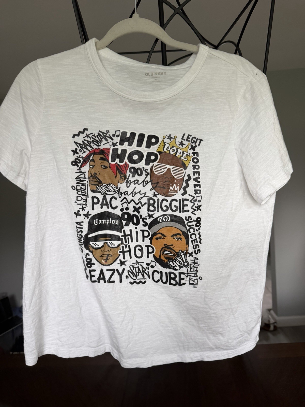 Old Navy Everywear White 90s Hip Hop Graphic Crew Neck Short Sleeve T-Shirt M