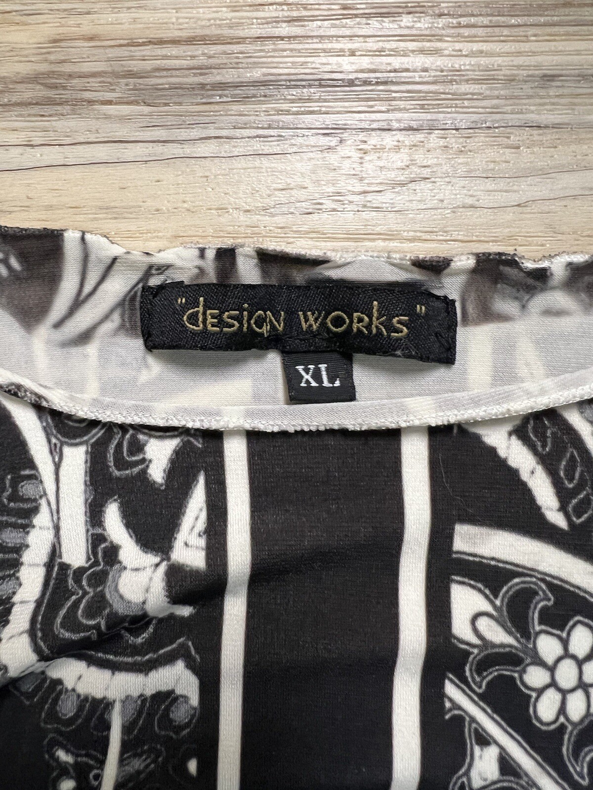 Design Works – Size XL – Black & Cream Blouse – Flow Sleeves – Gathered At Waist
