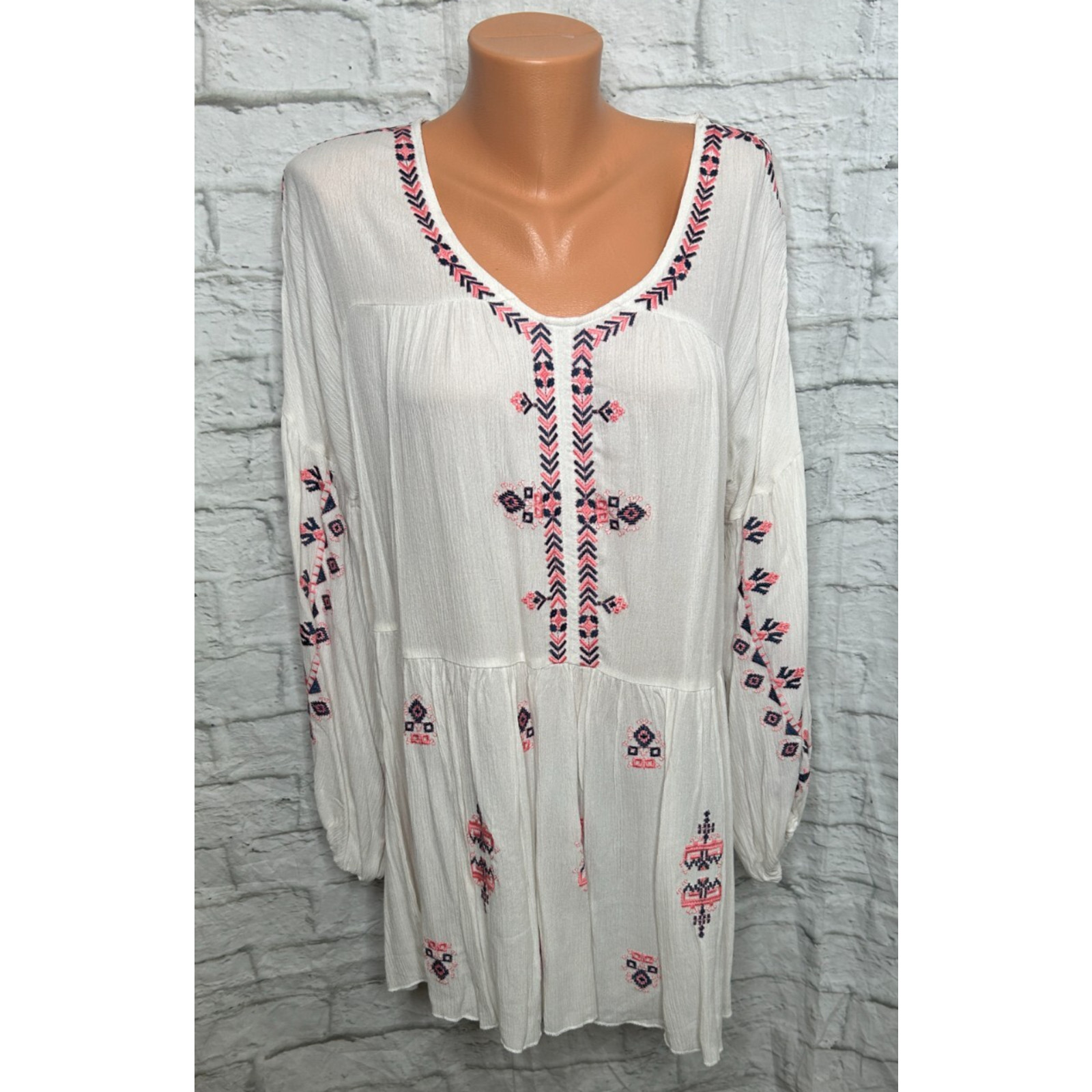 Curations Embroidered white long sleeve Women’s L