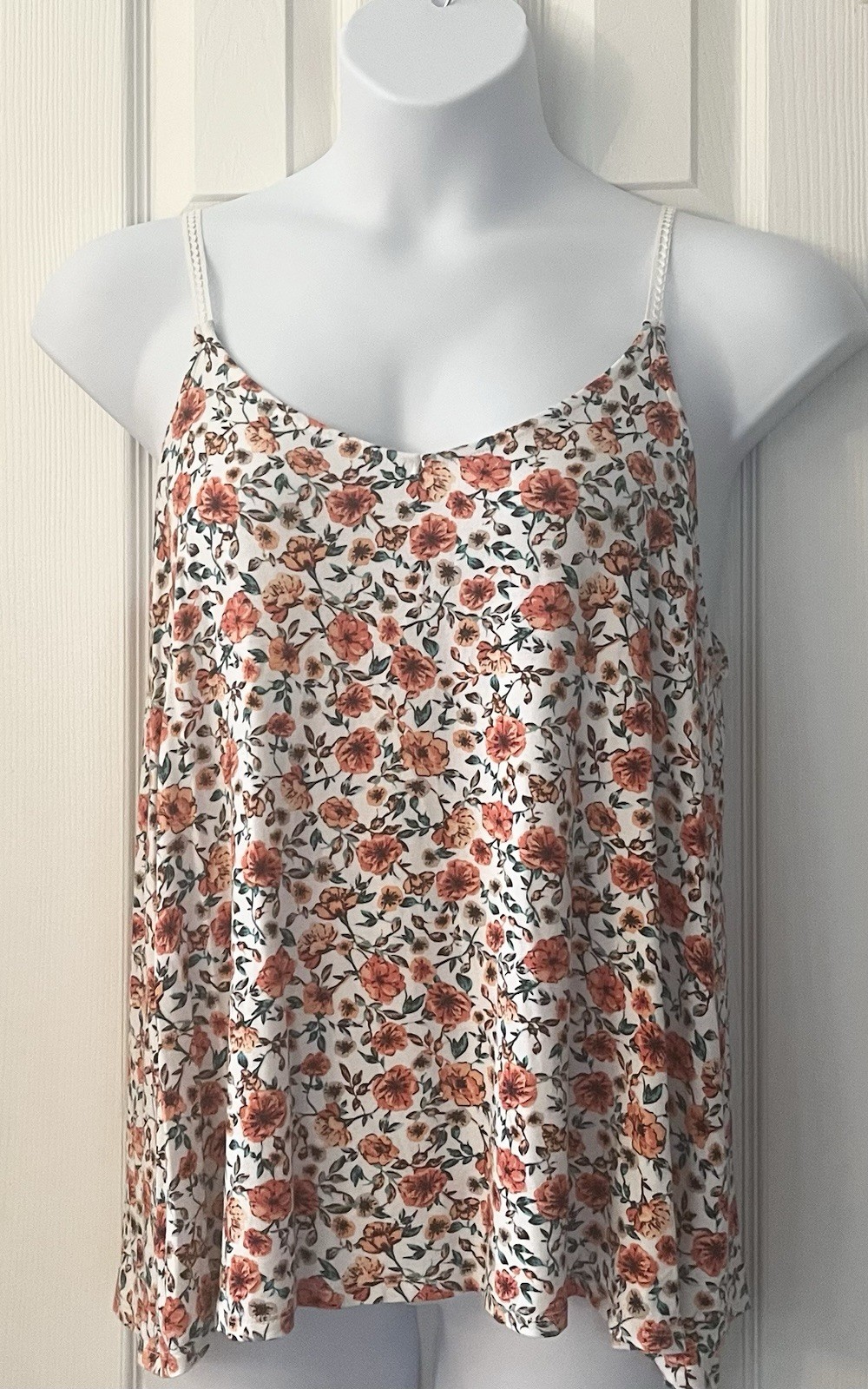 Torrid Tank Top – NWOT – Plus Size 1X – White Floral – Adjustable Straps – Soft