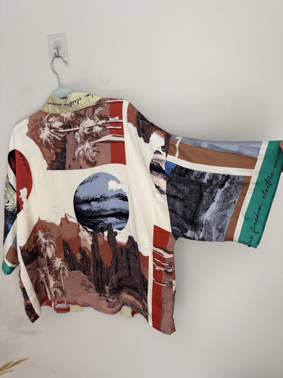 Parfois Collection 100% Viscose Satin Landscape Print Open Front Kimono One Size