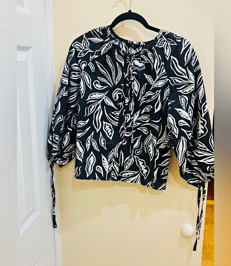 Women’s Black/White Floral Tie Sleeve Round Neck Long Sleeve Blouse M