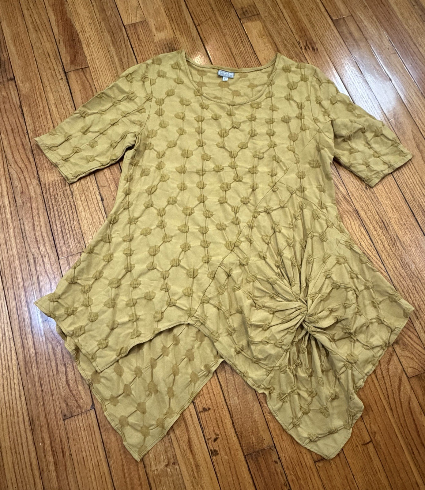 NICHE Nilgun Derman Asymmetric Hem Textured Dot Blouse Women’s M Lagenlook