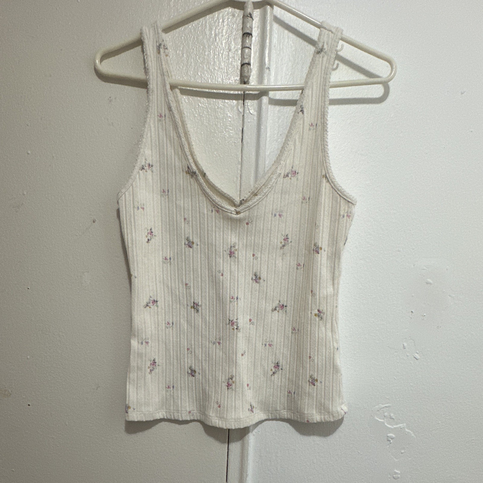 Universal Thread Ivory Ribbed Knit Floral V-Neck Wide Strap Tank Top M