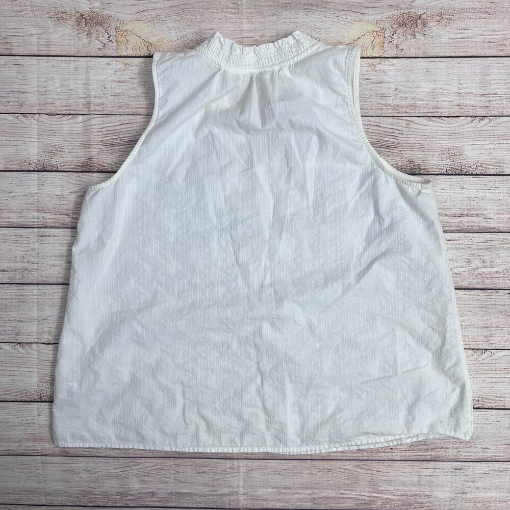 Elizabeth and James Women’s White Smocked Ruffle Neck Sleeveless Blouse | Size L