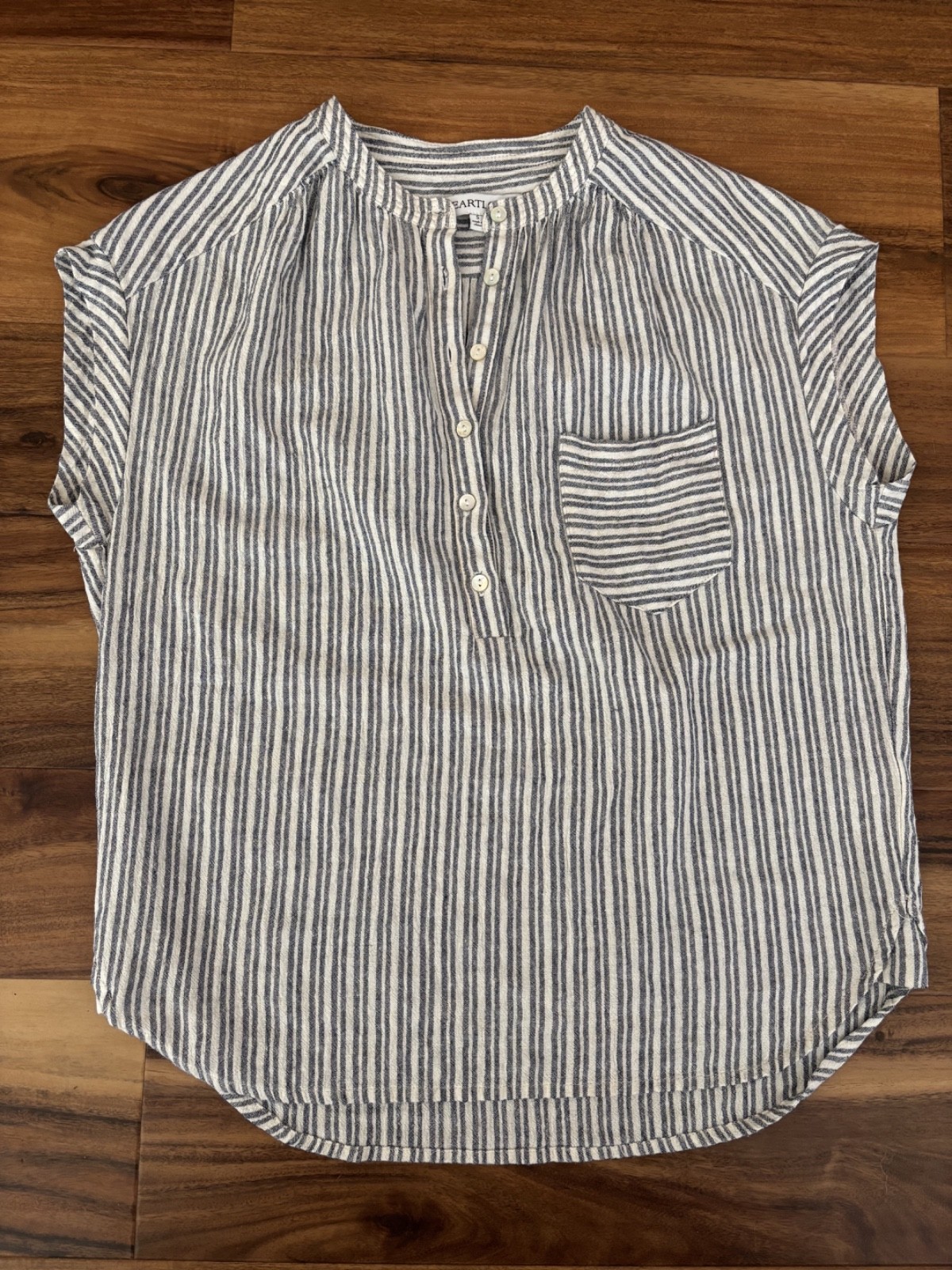 Women’s Small Heartloom Chambray Blue Striped Cotton/Linen blouse