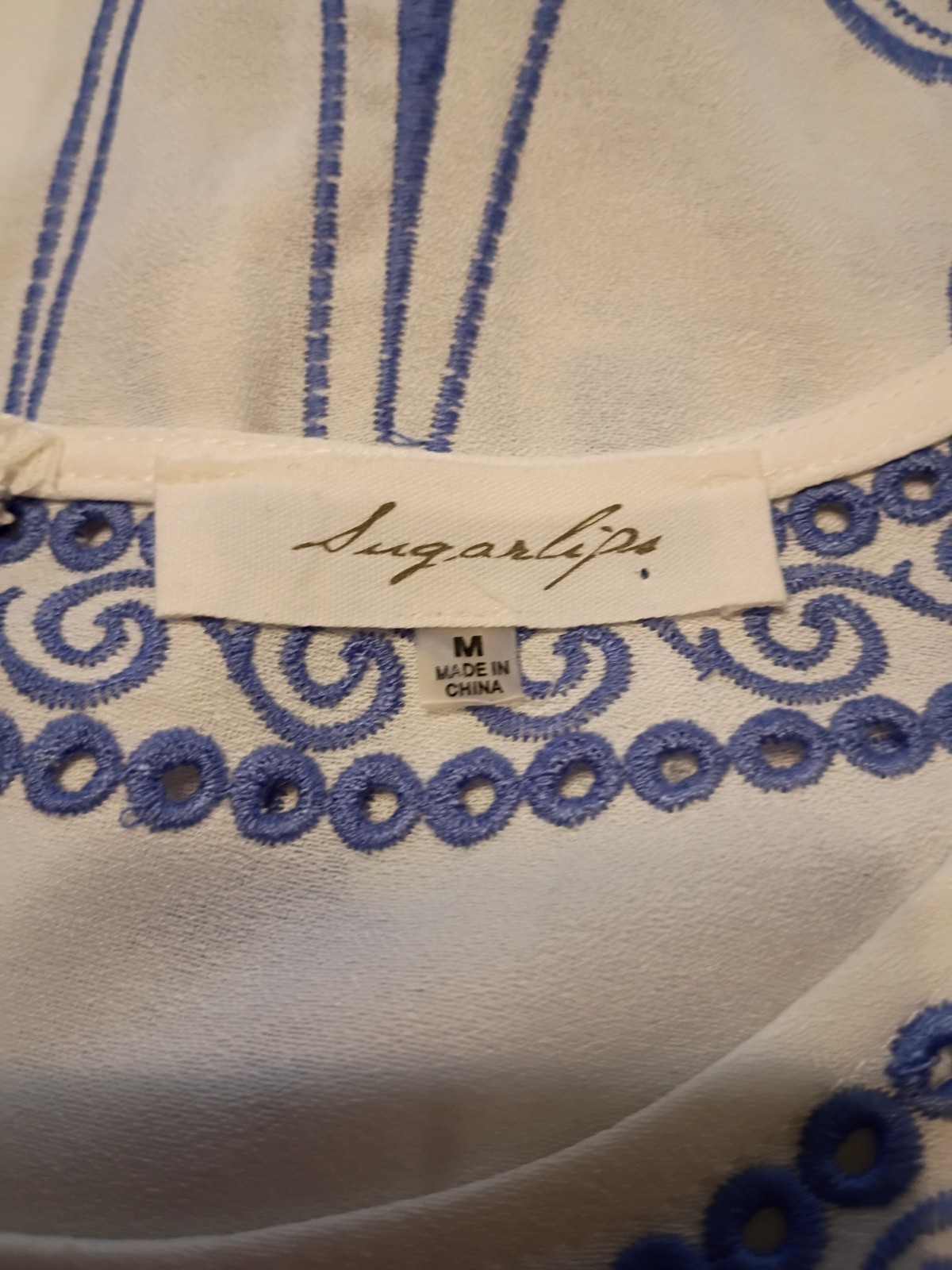 Sugar Lips Womens Embroidered White/BLue Top Pre-Owned Size Med