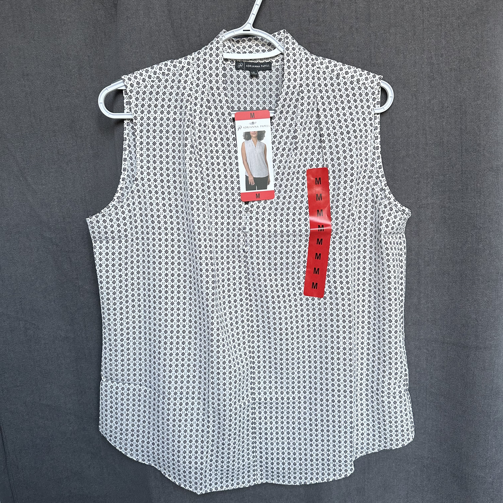 Adrianna Papell Womens Sleeveless V-Neck Blouse Geometric Black White NWT