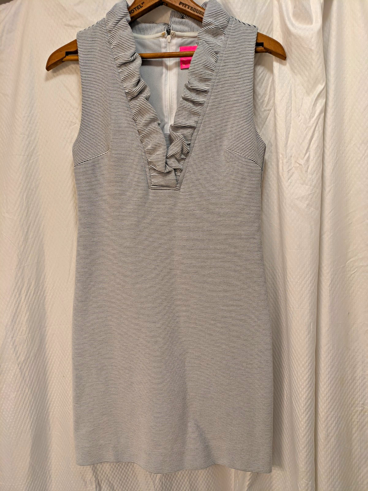 Lilly Pulitzer Women’s XS Gray White Striped Knit Ruffle V-Neck Tank Back Zip