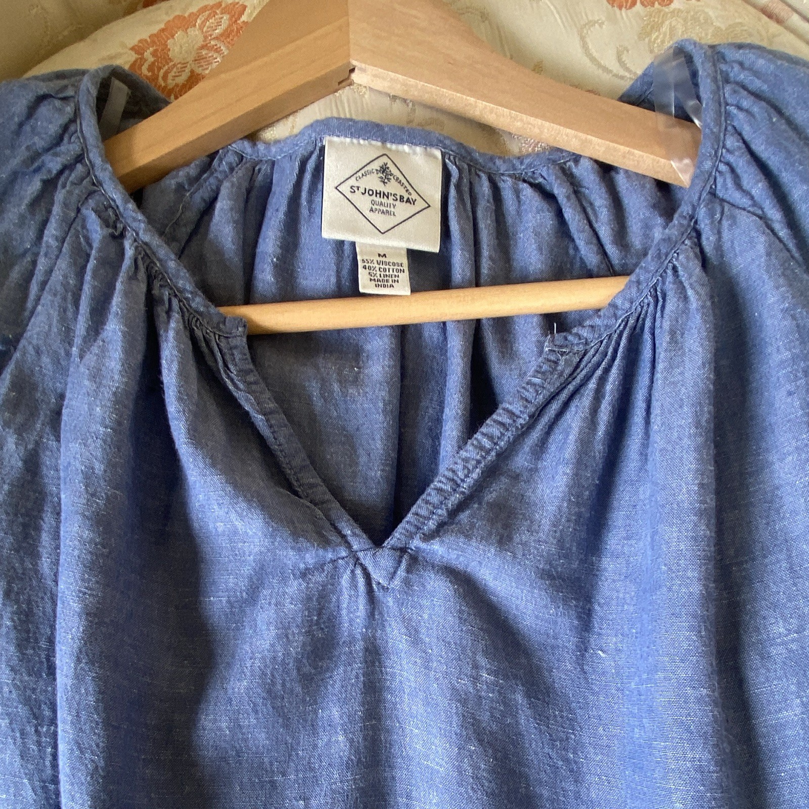 St. John’s Bay Women’s M Blue Cap Sleeve V-Neck Pleated Woven Pullover Blouse