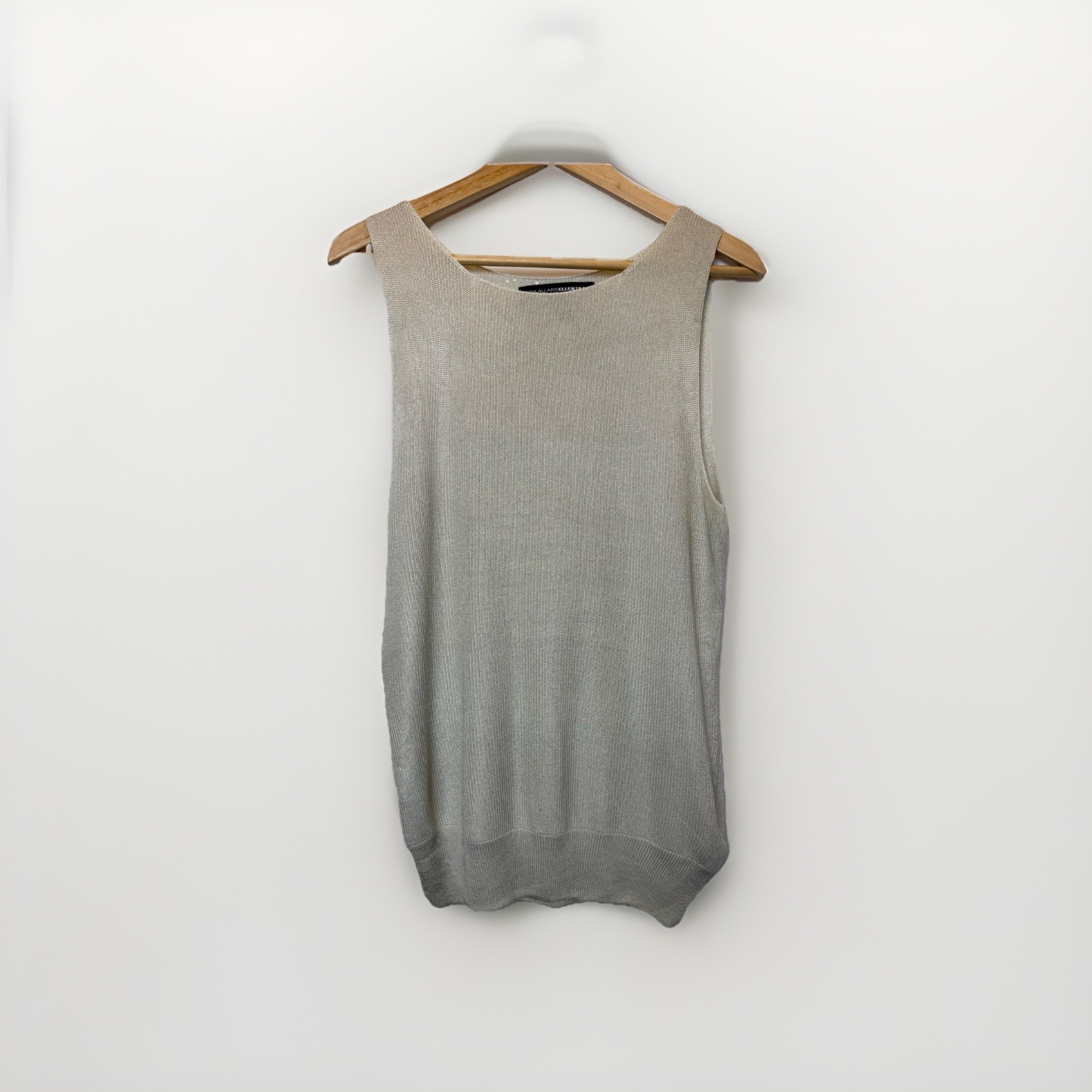 Linda Allard Ellen Tracy Size Medium Beige 100% Silk Sleeveless Blouse Top