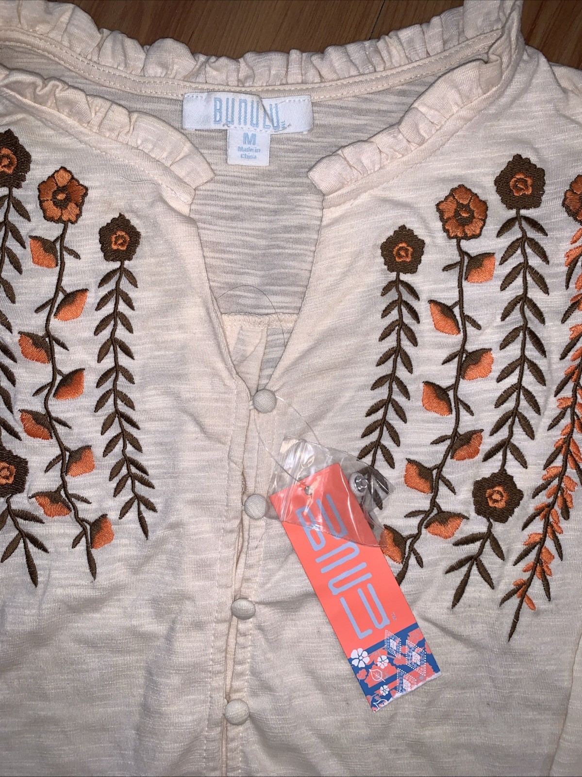 Bunulu 100% Cotton 3/4” Sleeve Top Size Medium New With Tags & Extra Button